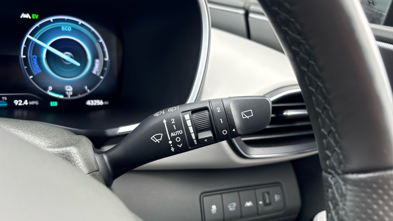 Hyundai SANTA FE 1.6 TGDi Plug-in Hybrid Ultimate 5dr 4WD Auto Estate